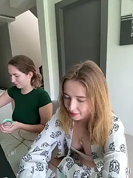 Snapshot of Nura_n_Sarah chatting on March 20, 5:13 am Nura n Sarah online show from March 20, 5:13 am