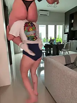 Snapshot of Nura_n_Sarah chatting on March 21, 9:56 am Nura n Sarah online show from March 21, 9:56 am