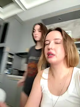 Snapshot of Nura_n_Sarah chatting on September 26, 3:10 am Nura n Sarah online show from September 26, 3:10 am