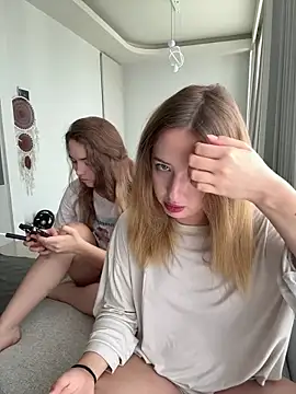 Snapshot of Nura_n_Sarah chatting on October 5, 3:27 am Nura n Sarah online show from October 5, 3:27 am