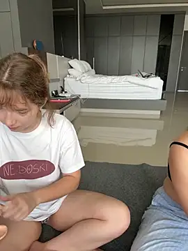 Snapshot of Nura_n_Sarah chatting on November 8, 12:11 am Nura n Sarah online show from November 8, 12:11 am