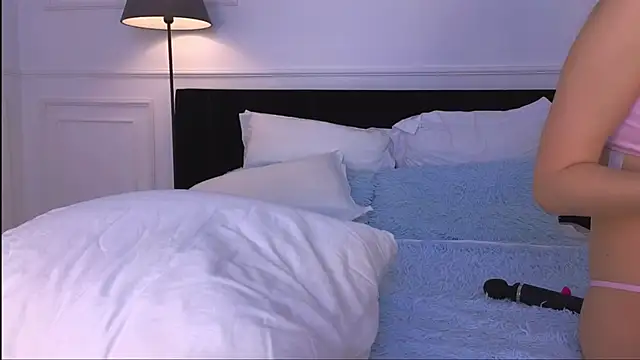 NicoleMarani online show from December 5, 2:42 am