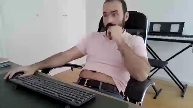 Snapshot of joaodias_97 chatting on March 29, 3:01 pm joaodias 97 online show from March 29, 3:01 pm