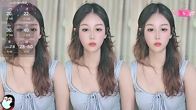 Snapshot of Aimee-520 chatting on September 9, 12:21 am Aimee-520 online show from September 9, 12:21 am