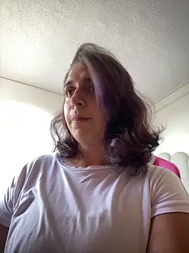 Alicia Ruiz online show from June 18, 8:02 pm