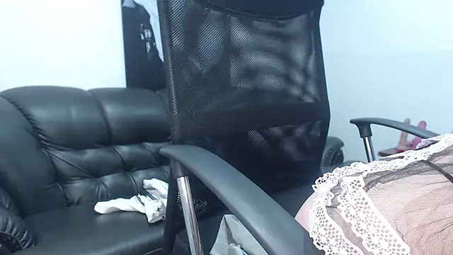 Snapshot of camilleDiaz16 chatting on October 31, 8:21 pm camilleDiaz16 online show from October 31, 8:21 pm