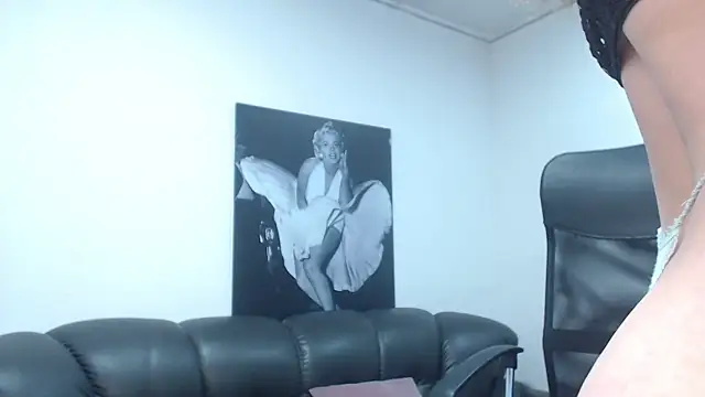 Snapshot of camilleDiaz16 chatting on December 16, 8:25 pm camilleDiaz16 online show from December 16, 8:25 pm