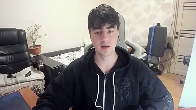 Snapshot of Knuckles17 chatting on December 15, 12:15 am Knuckles17 online show from December 15, 12:15 am