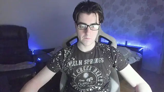 Snapshot of Knuckles17 chatting on May 27, 8:50 pm Knuckles17 online show from May 27, 8:50 pm