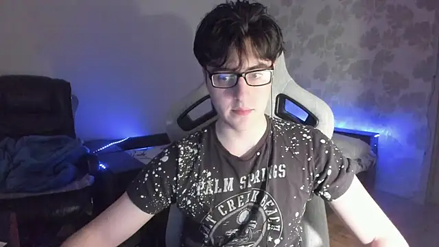 Snapshot of Knuckles17 chatting on May 31, 12:08 am Knuckles17 online show from May 31, 12:08 am