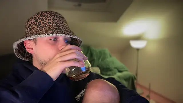 naked psy online show from March 13, 5:50 pm