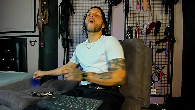 Twisted Fantasy online show from March 19, 12:26 am