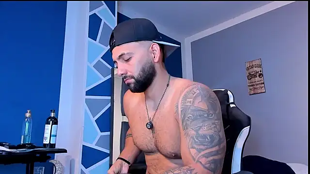 Snapshot of alex_oficial chatting on July 17, 6:09 am alex oficial online show from July 17, 6:09 am