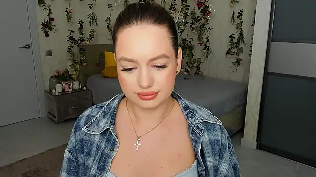 MiracleCurly online show from December 1, 6:02 pm