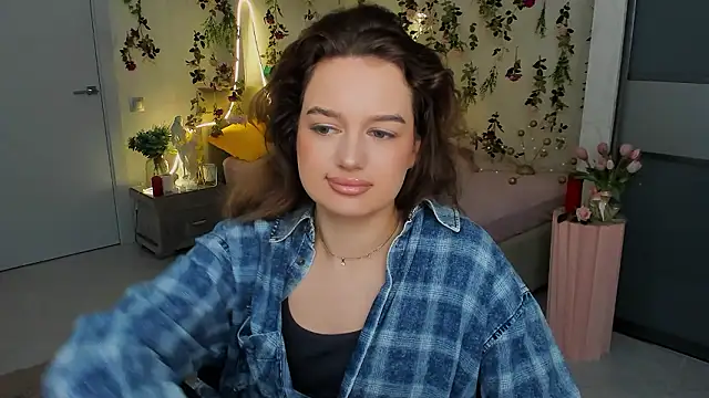 MiracleCurly online show from February 8, 10:07 am