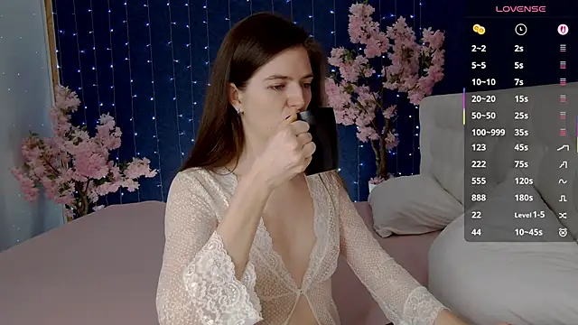 Snapshot of -Mirror-Girl- chatting on November 26, 4:46 am -Mirror-Girl- online show from November 26, 4:46 am