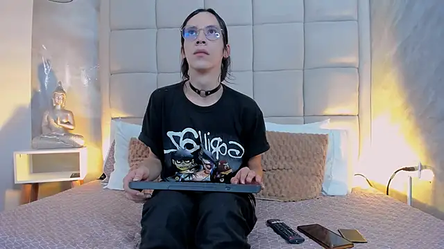 Hecatee 77 online show from September 26, 8:35 pm