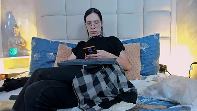 Hecatee 77 online show from October 16, 7:59 pm