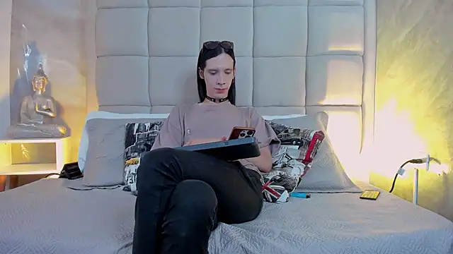 Hecatee 77 online show from October 28, 8:00 pm