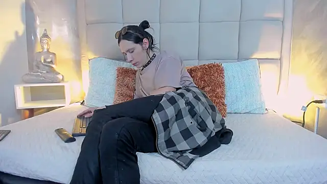 Hecatee 77 online show from December 22, 7:55 pm