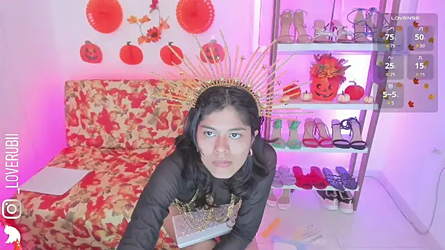 Snapshot of loverubii chatting on October 28, 8:29 am loverubii online show from October 28, 8:29 am