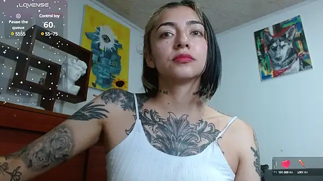 ZoeBakers  online show from February 26, 11:37 pm