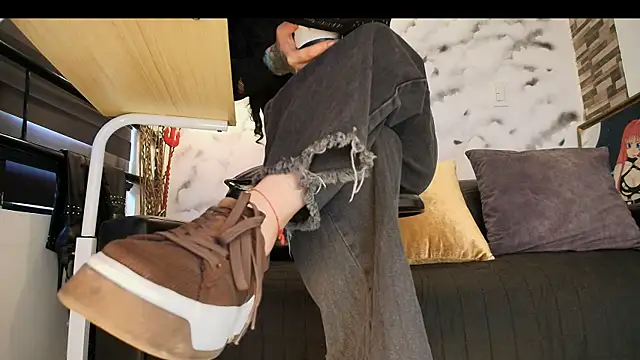 Sophie LittleS online show from February 26, 12:15 pm