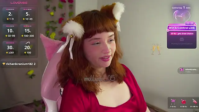 Snapshot of molly_russell chatting on December 16, 12:04 am molly russell online show from December 16, 12:04 am