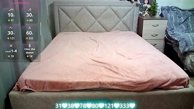 Snapshot of juliettkalen chatting on December 1, 4:28 am juliettkalen online show from December 1, 4:28 am