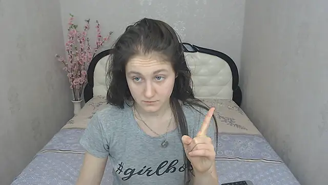 Snapshot of Holliy_Cooper chatting on February 6, 10:37 am Holliy Cooper online show from February 6, 10:37 am