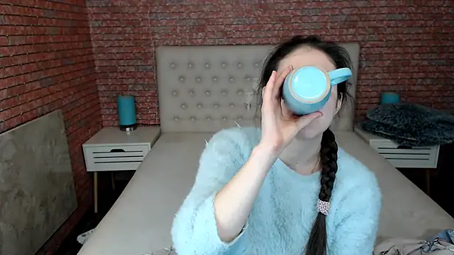 Snapshot of Holliy_Cooper chatting on February 8, 9:35 am Holliy Cooper online show from February 8, 9:35 am