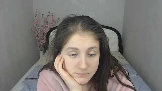 Snapshot of Holliy_Cooper chatting on February 13, 12:00 pm Holliy Cooper online show from February 13, 12:00 pm