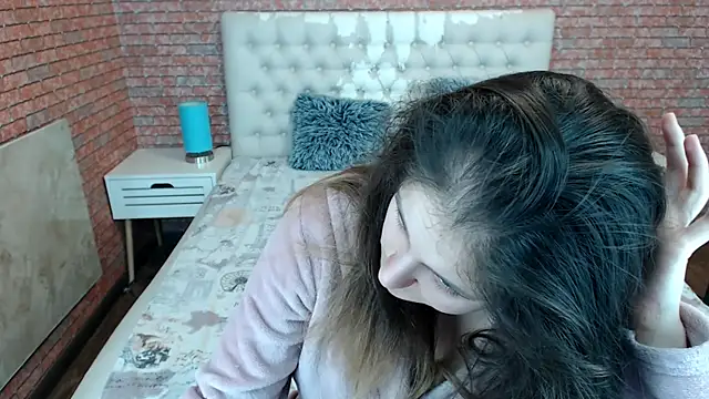 Snapshot of Holliy_Cooper chatting on November 11, 10:04 am Holliy Cooper online show from November 11, 10:04 am