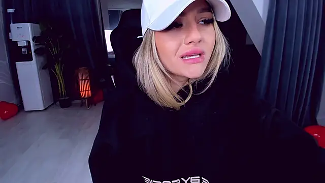 SpoilM3Mor3 online show from March 19, 11:39 am