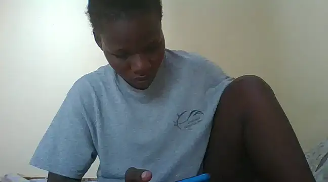 Snapshot of prettychic5 chatting on December 16, 6:53 am prettychic5 online show from December 16, 6:53 am