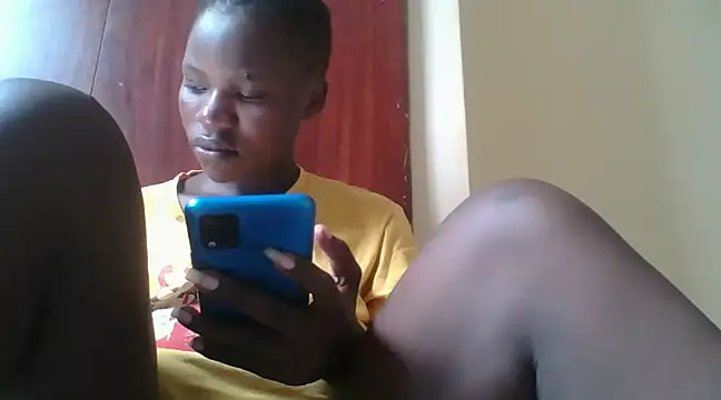 Snapshot of prettychic5 chatting on December 19, 7:18 am prettychic5 online show from December 19, 7:18 am