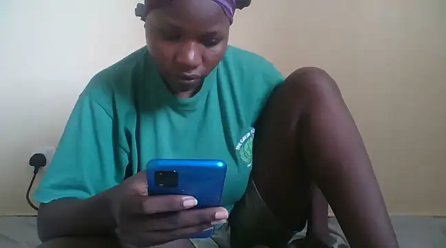 Snapshot of prettychic5 chatting on December 27, 10:01 am prettychic5 online show from December 27, 10:01 am