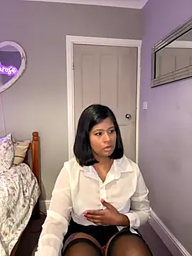 Snapshot of RoseMelanie chatting on November 16, 7:58 am RoseMelanie online show from November 16, 7:58 am