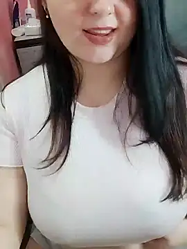 Snapshot of ErikaVlovely chatting on December 22, 5:23 am ErikaVlovely online show from December 22, 5:23 am