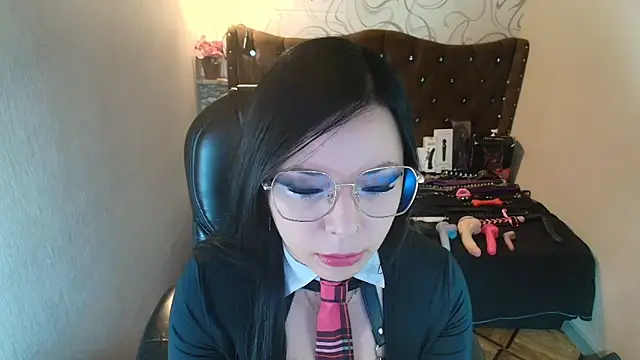 HannaCarrter online show from April 25, 1:41 pm