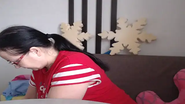 Snapshot of Alma44 chatting on November 13, 8:24 am Alma44 online show from November 13, 8:24 am