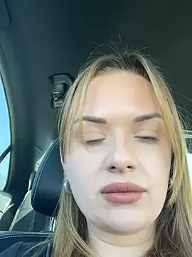 Snapshot of ElenaRebelle chatting on February 26, 11:42 am ElenaRebelle online show from February 26, 11:42 am