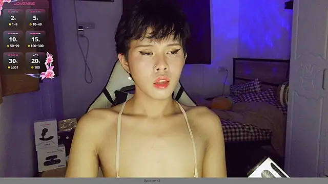 Snapshot of Plaxtique chatting on February 3, 4:12 pm Plaxtique online show from February 3, 4:12 pm