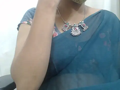 Snapshot of Lovely_Siri_23 chatting on November 9, 7:01 pm Lovely Siri 23 online show from November 9, 7:01 pm