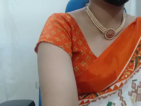 Snapshot of Lovely_Siri_23 chatting on November 13, 6:07 pm Lovely Siri 23 online show from November 13, 6:07 pm