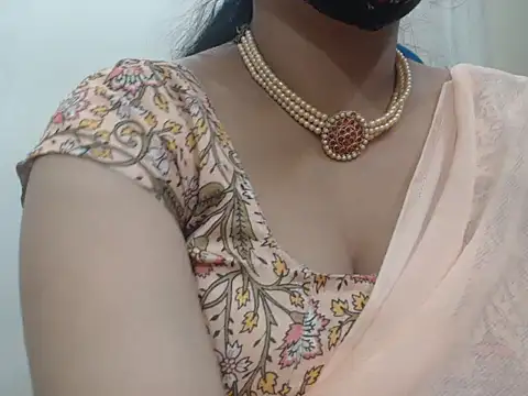 Snapshot of Lovely_Siri_23 chatting on December 15, 6:28 am Lovely Siri 23 online show from December 15, 6:28 am