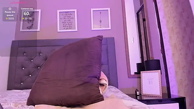 Snapshot of AlissonnFoxx chatting on December 3, 8:29 pm AlissonnFoxx online show from December 3, 8:29 pm