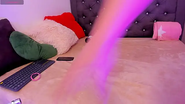 Snapshot of AlissonnFoxx chatting on December 15, 9:52 pm AlissonnFoxx online show from December 15, 9:52 pm