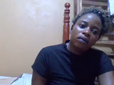 Snapshot of sweetbabra1 chatting on February 17, 5:04 am sweetbabra1 online show from February 17, 5:04 am