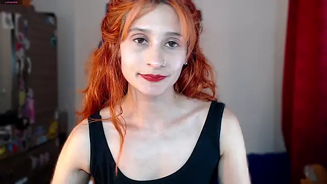 Snapshot of skinny_Raven chatting on December 15, 10:15 pm skinny Raven online show from December 15, 10:15 pm